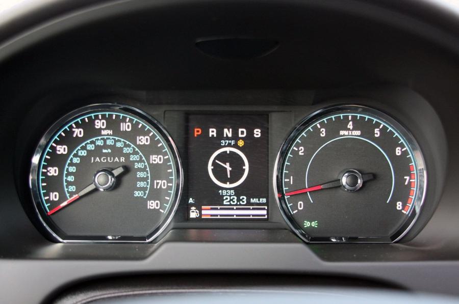  Jaguar XFR 2012 года  (фото 18 из 46)
